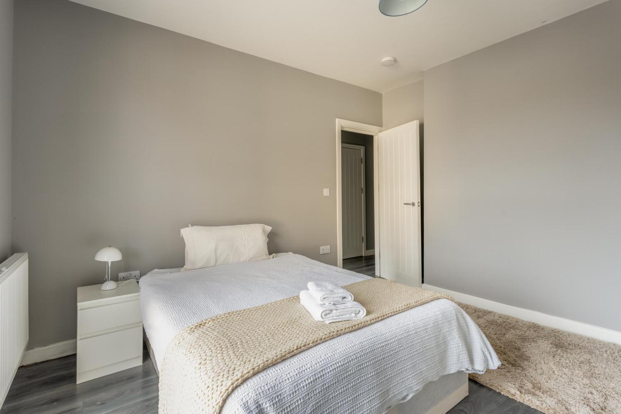 Modern Double Room With Shared Bathroom London Eksteriør billede